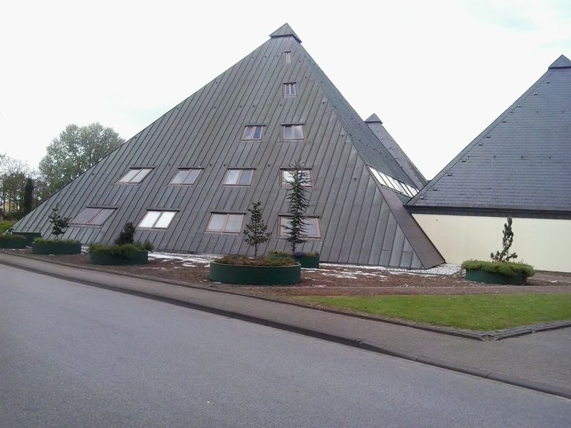 Datei:Pyramide in Stadtlohn.jpg