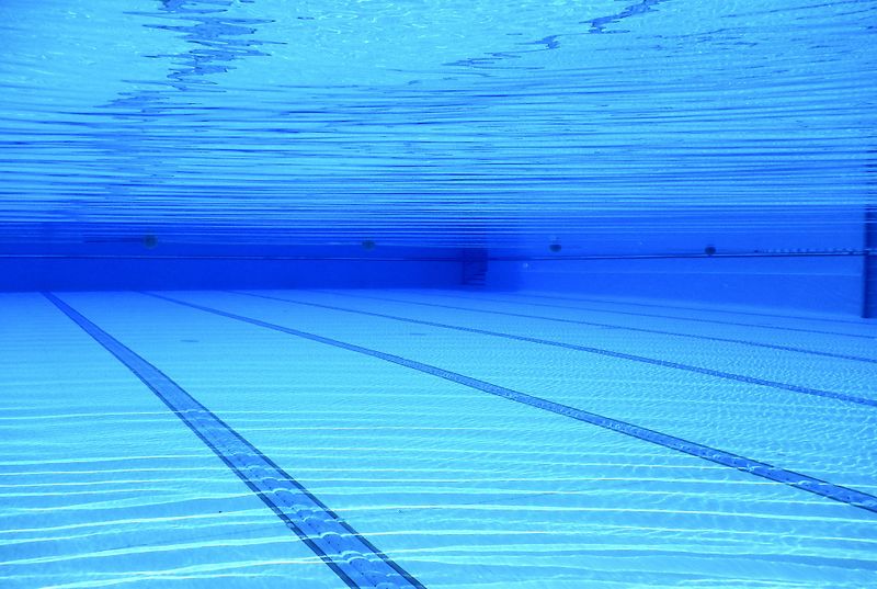 Datei:Swimming-pool-504780 1920.jpg